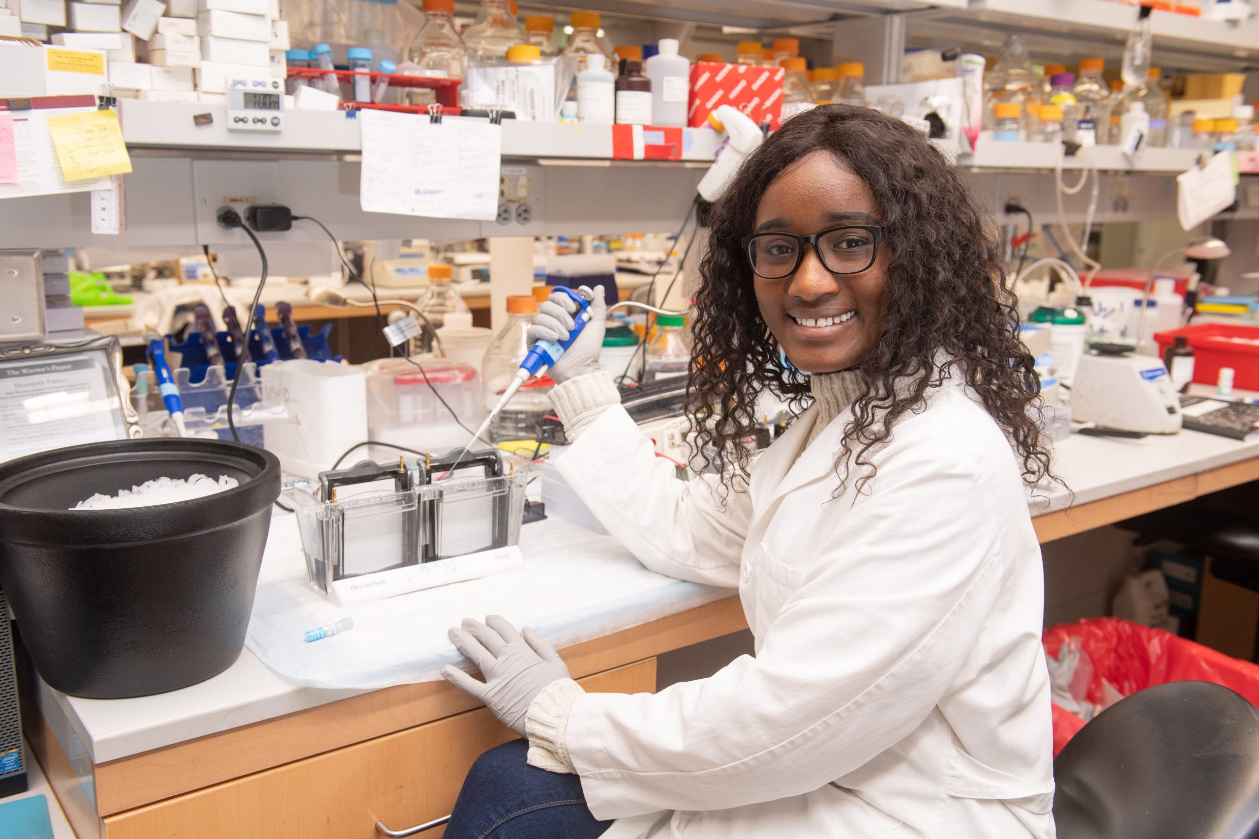 Woman working in a lab.