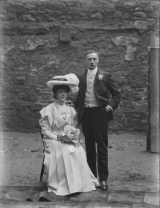 Photo of a married couple at the beginning of the twentieth century