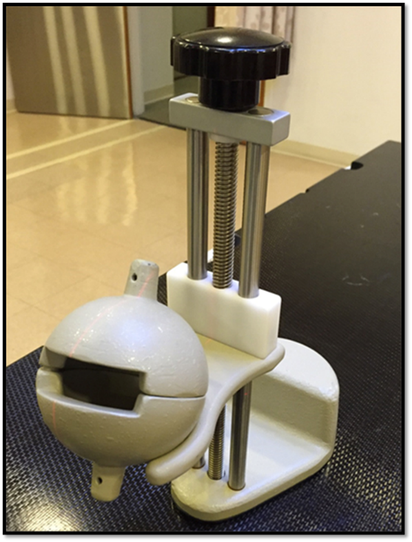 Clamshell with adjustable height used to shield the testis from radiation.