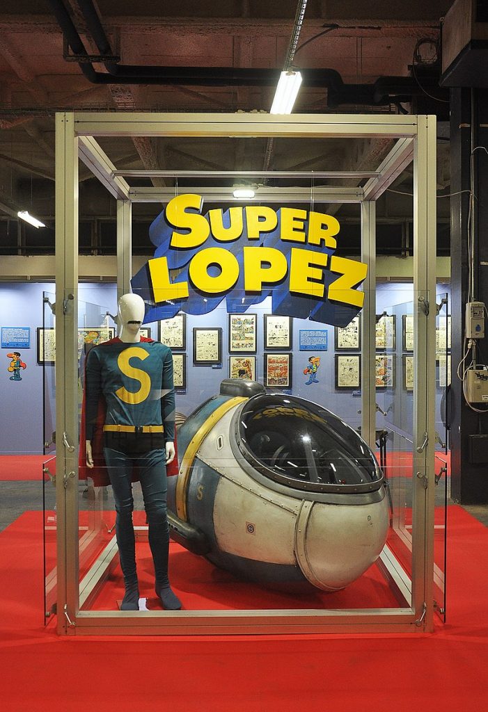 Superlopez suit and spaceship